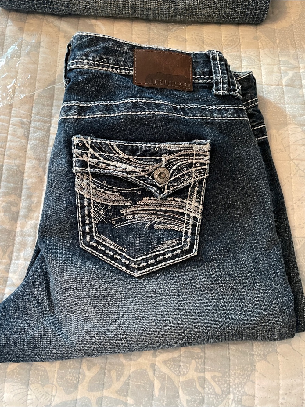 Embellished Dark Wash Women’s Jeans with Contrast Stitching